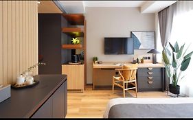 แดช ลีฟวิง ออน แพรต